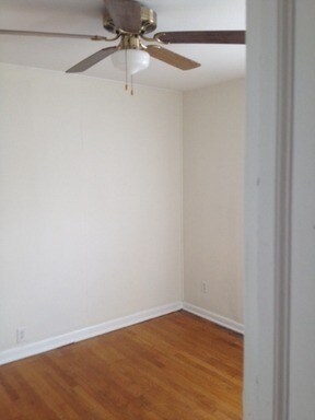 Building Photo - Can't beat this price- walk to the Fan and...