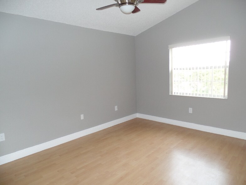 Building Photo - 2850 N Oakland Forest Dr