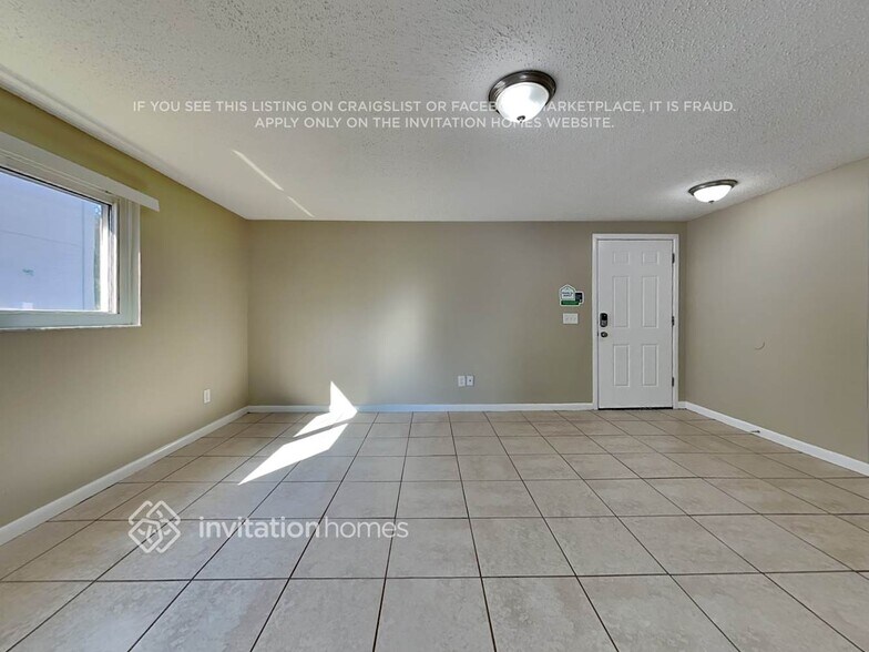 Building Photo - 2818 W Shelton Ave