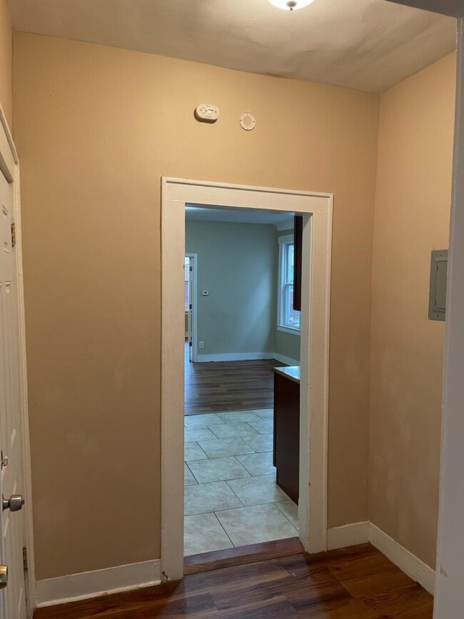 Building Photo - 22 Underwood St