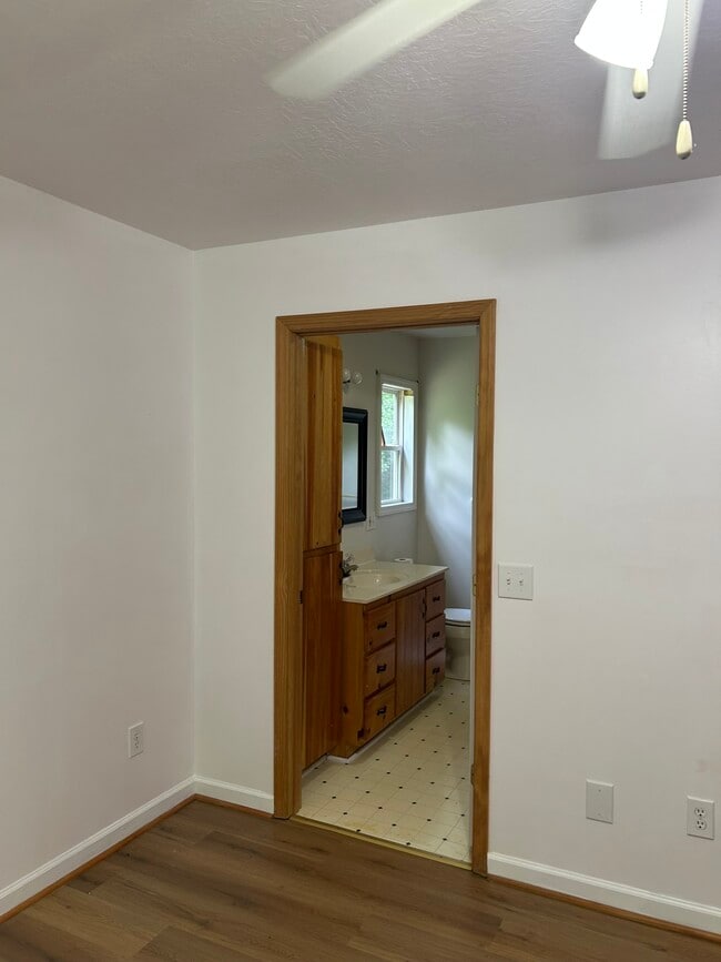 Building Photo - 466 Old Camptown Dr
