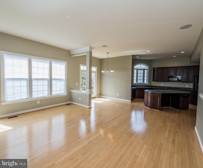 Building Photo - 29 Pathfinder Ct