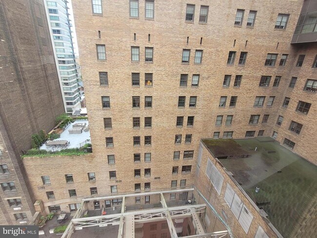 Building Photo - 219 S 18th St