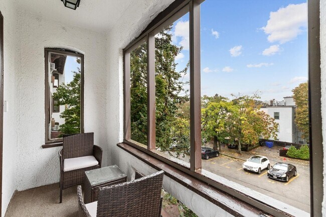 Building Photo - 222 Rawson Rd