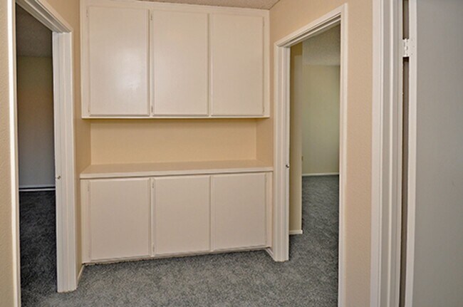 Building Photo - Bright Two-Story 3BR Condo with Spacious F...