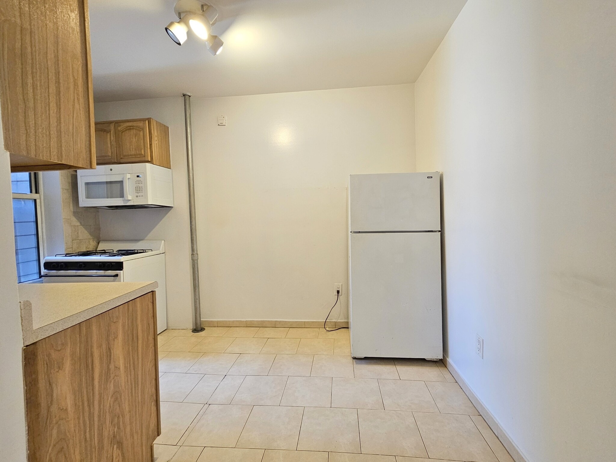 Building Photo - 707 W 171st St