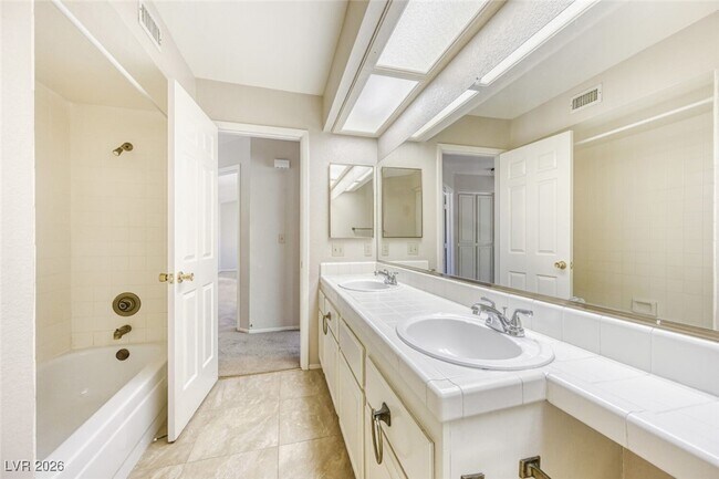 Building Photo - 395 Chadwick Cir