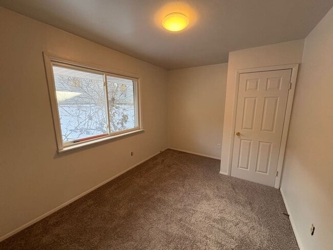 Building Photo - One bedroom one bathroom apartment for rent