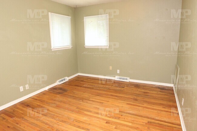 Building Photo - 1024 N Taft Hill Rd