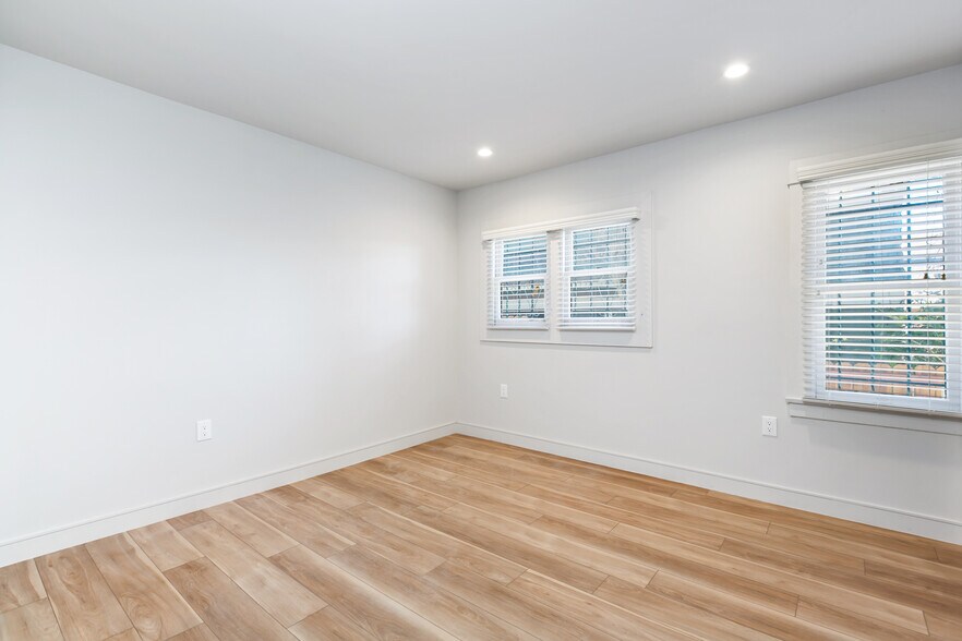 Building Photo - 1423 Ridge Way
