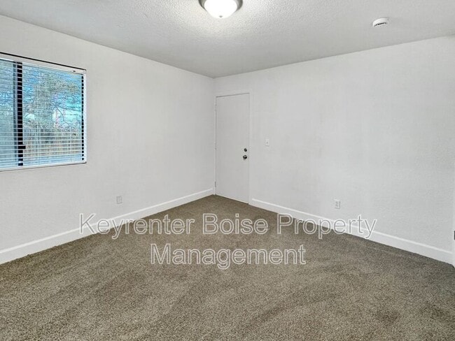 Building Photo - 7066 W Colehaven Ln