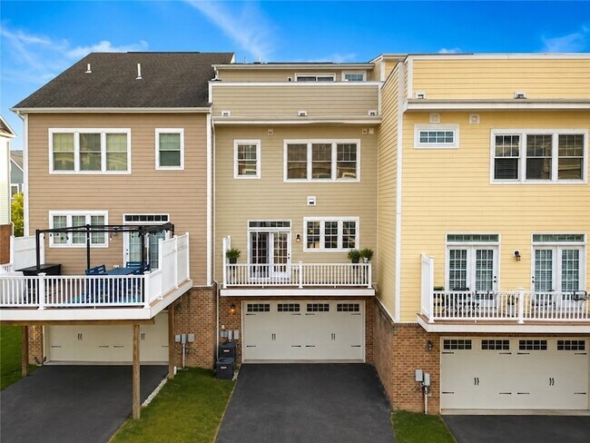 Building Photo - 335 Osona Ln