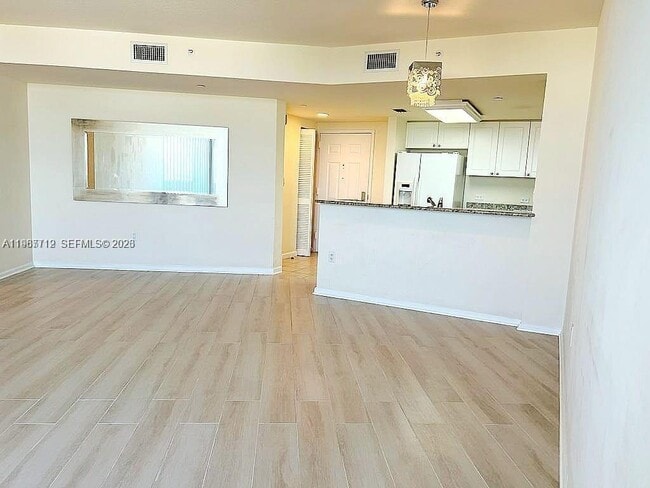 Building Photo - 19501 W Country Club Dr