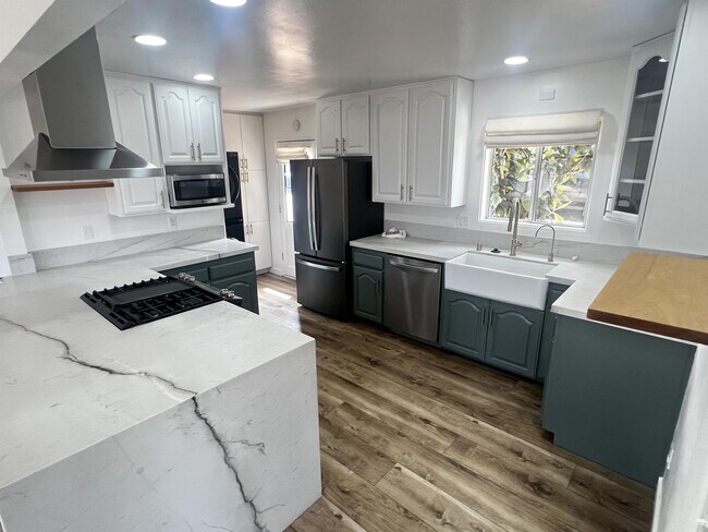 Building Photo - 11935 Sapota Dr