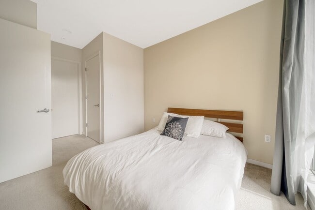 Building Photo - Condo for Rent in the Mission District - $...