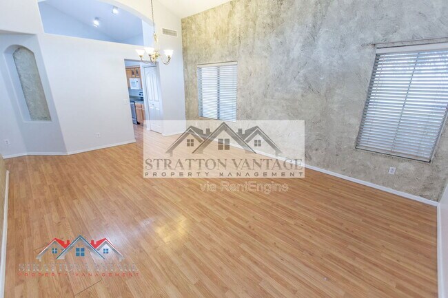 Building Photo - 2805 S Abbey Cir