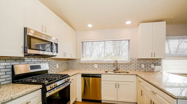 Building Photo - 2370 Stirrup Ln