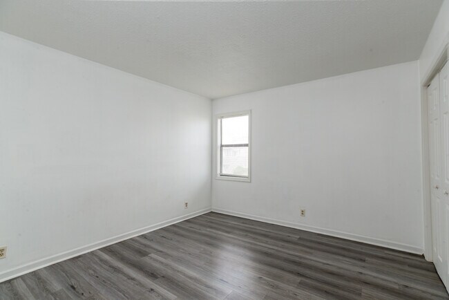 Building Photo - 801 Burcale Rd