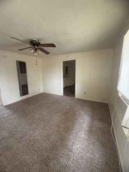 Building Photo - 3495 Country Club Rd