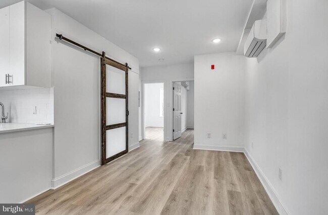 Building Photo - 2046 E Huntingdon St