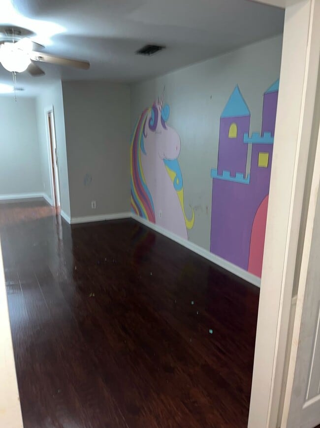 Building Photo - 1030 Manor Pl