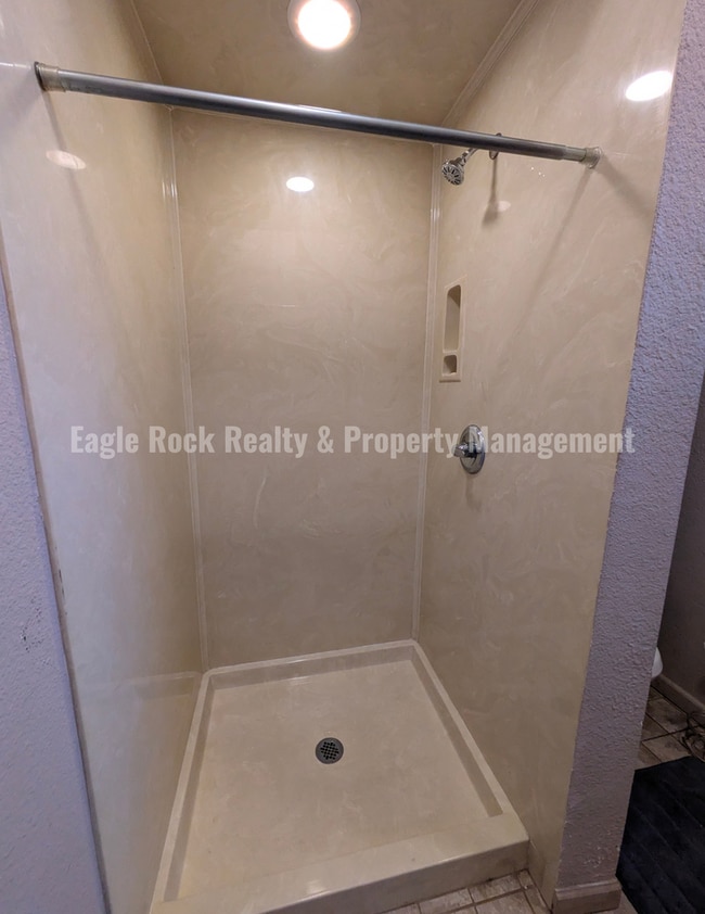 Building Photo - Historical Owen Park House for Rent (4beds/3baths)