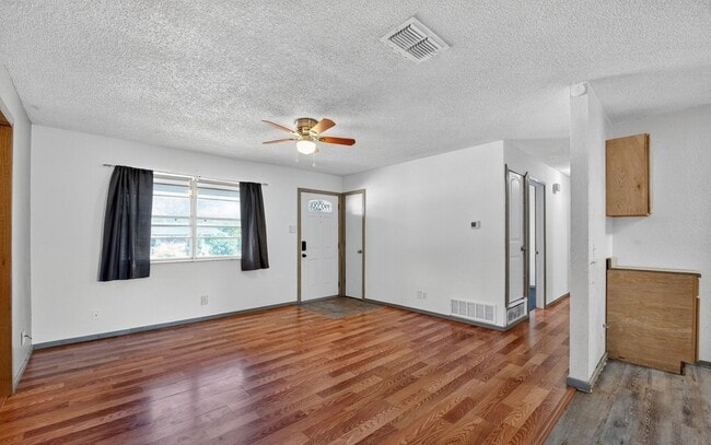 Building Photo - 604 Fegan St