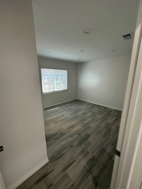 Building Photo - 4064 E 60th St