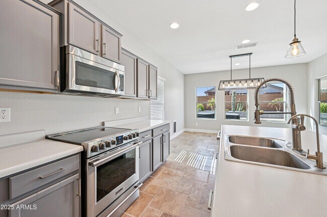 Building Photo - 25965 W Oraibi Dr