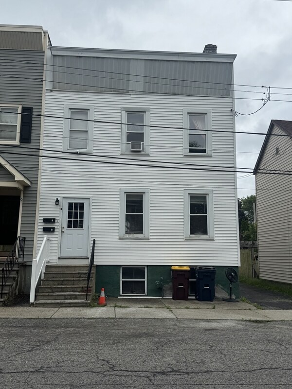 Primary Photo - 7 Corning St