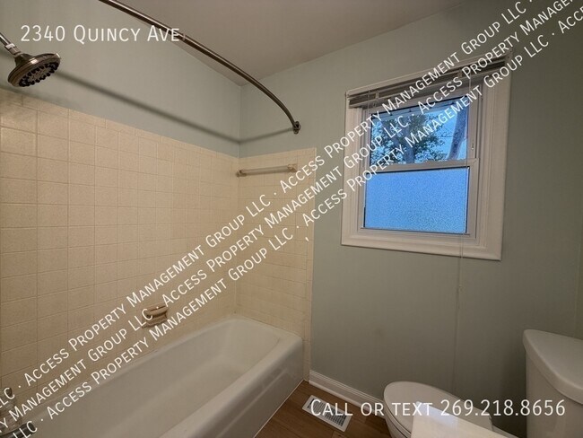 Building Photo - 2340 Quincy Ave