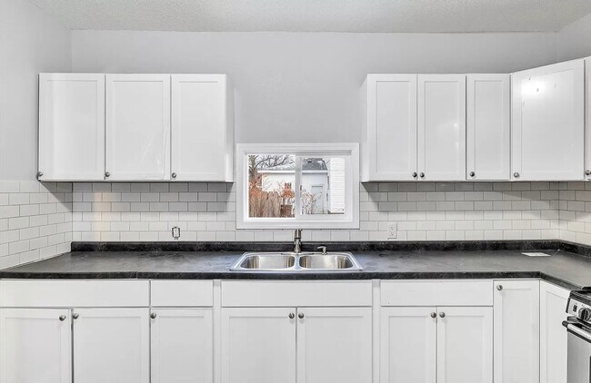 Building Photo - 1029 Sherman Ave