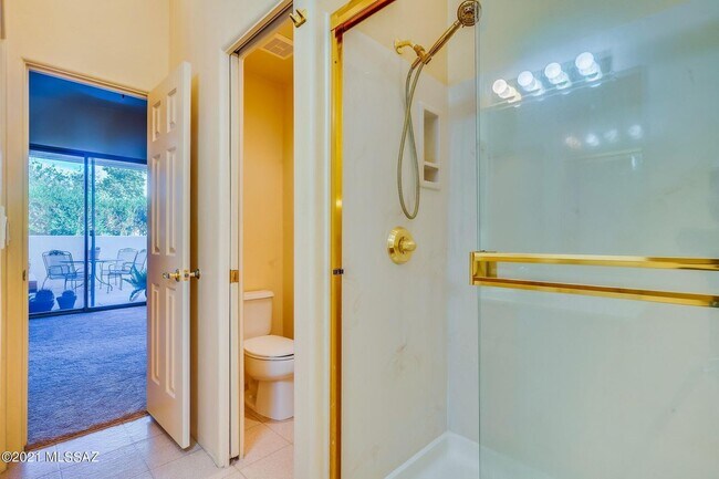 Building Photo - 2421 W Via Di Silvio