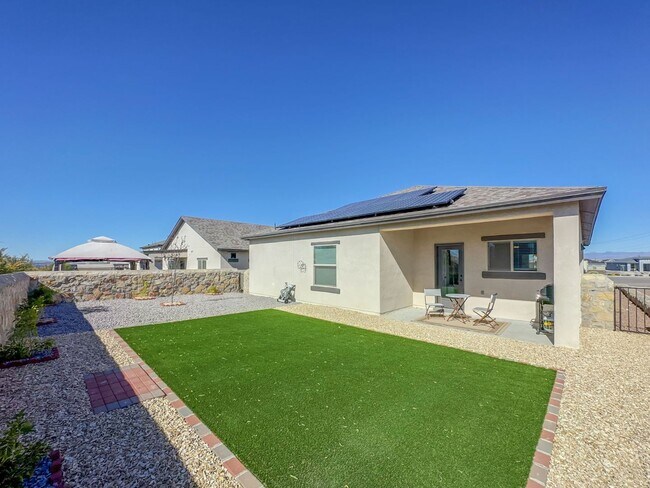 Building Photo - Westside area for Short or Long Term Rental(Completely Furnished) Beautiful 3 bed/2.5 baths