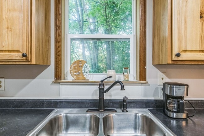 Building Photo - Charming 3BR House in Fostoria