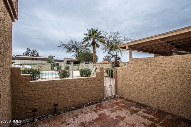 Building Photo - 1318 E Cobb Dr