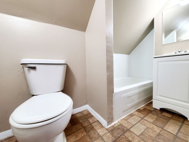 Building Photo - 3 Bedroom 2 Bath Home in Gary