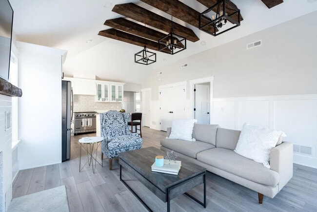 Building Photo - 122 Williams St