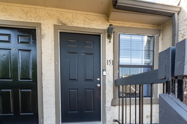Building Photo - 8750 Park Ln