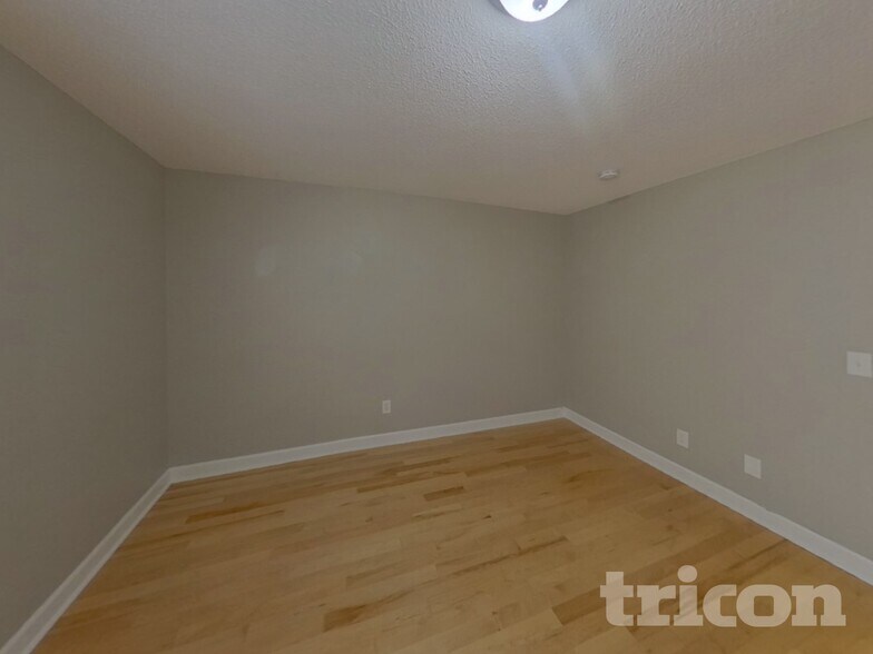 Building Photo - 2990 Payne Ave