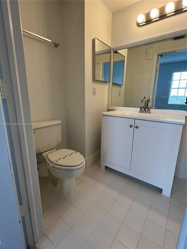 Building Photo - 751 SW 148th Ave