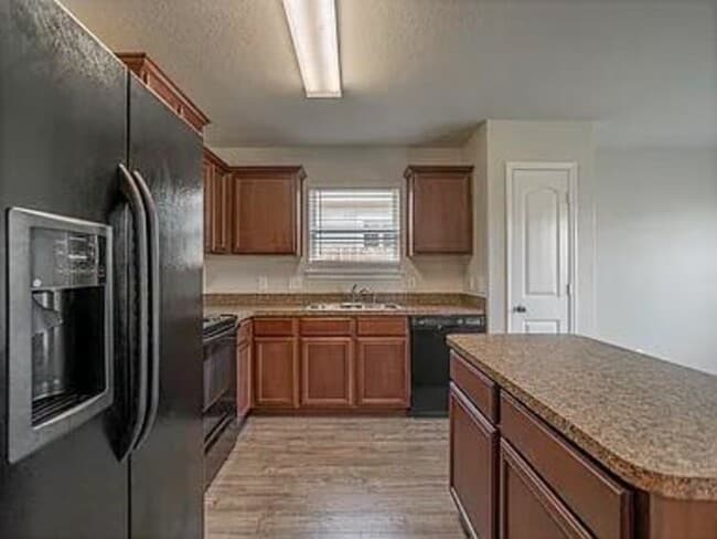 Building Photo - 976 Lake View Cir W