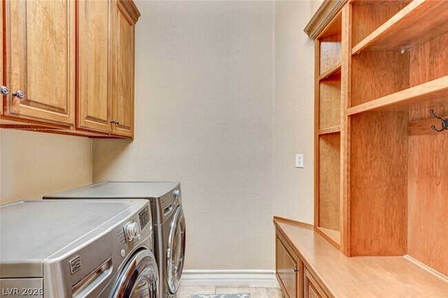 Building Photo - 2312 Silver Bluff Ct
