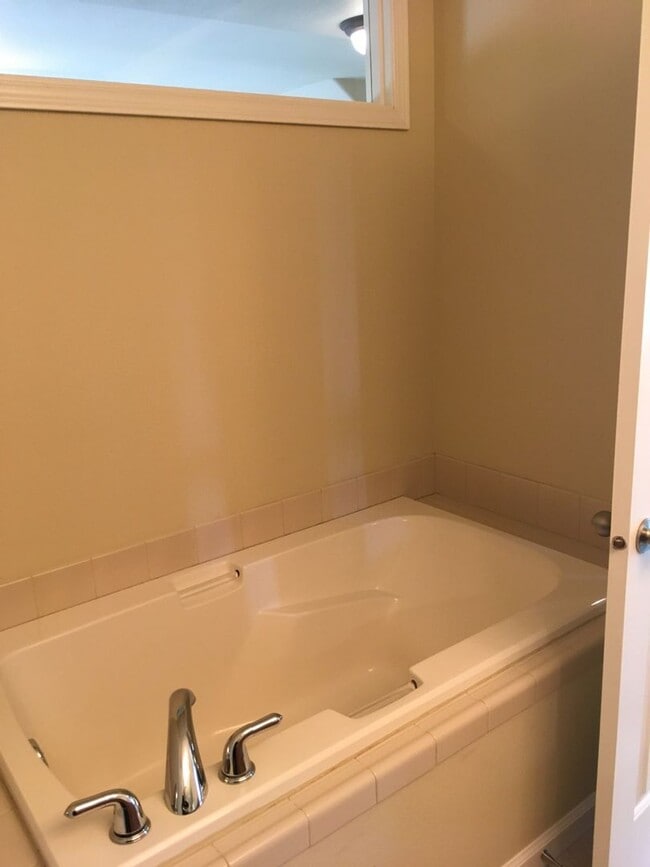 Building Photo - $1,000 off 1st Month's Rent!!! Gorgeous River Canyon Community Home!