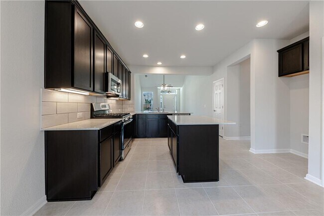 Building Photo - 705 Durness Dr
