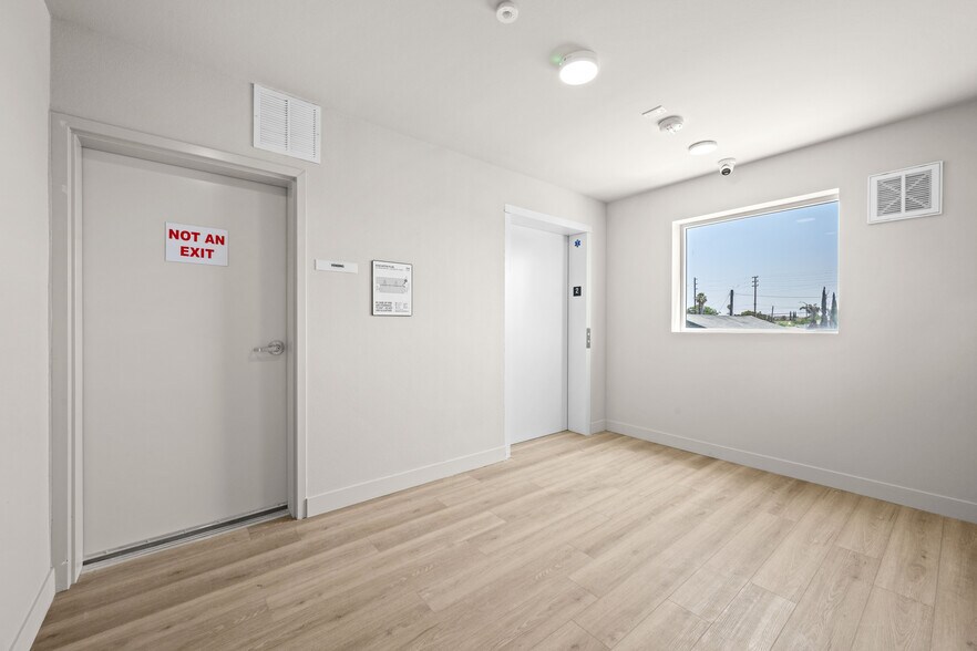 Building Photo - 4347 Woodlawn Ave