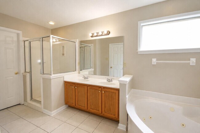 Building Photo - 20 Country Brook Dr