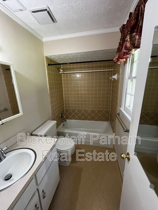 Building Photo - 6608 Highridge Dr