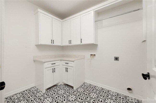 Building Photo - 13 S Elevation Dr