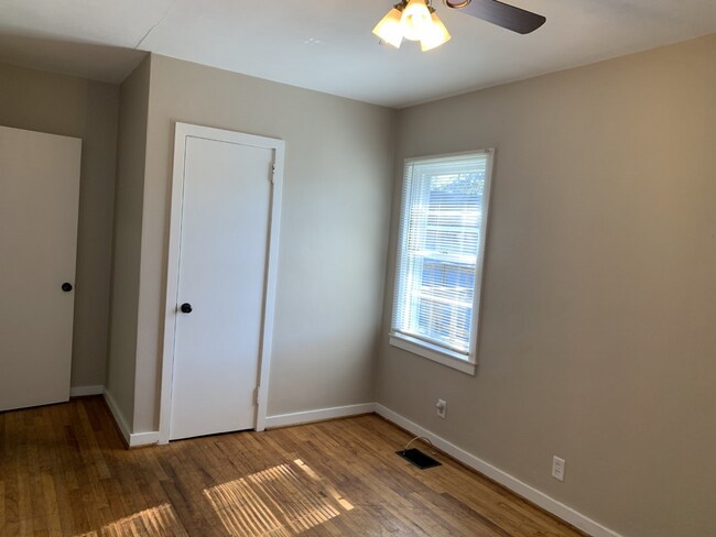Building Photo - CUTE MIDTOWN COTTAGE